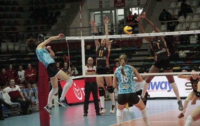 Bursa Büyükşehir Belediyespor Kupa Voley’de Yarı Finale Yükseldi