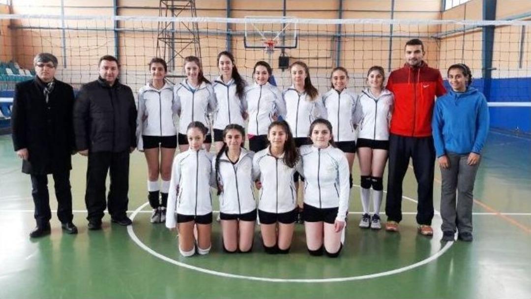 İdmanyurdu Spor Voleybol Gen&ccedil; Kızlar Takımı Galibiyetle Başladı