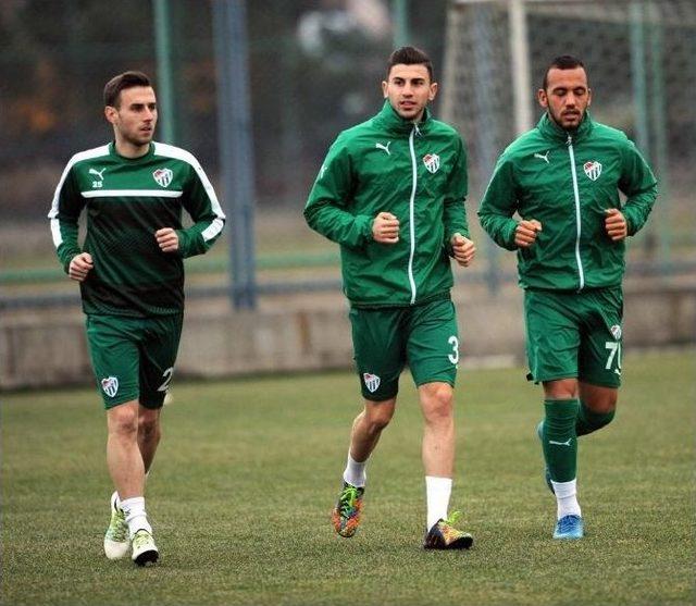 Bursaspor’un Yeni Transferleri İlk Antrenmanlarına Çıktı