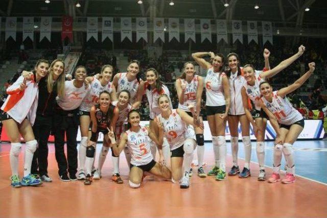 Kupa Voley'de Eczacıbaşı Vitra Yarı Finale Çıktı