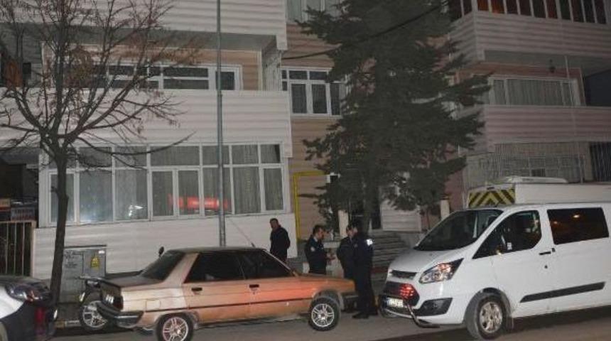 Fet&ouml;'den A&ccedil;ığa Alınıp G&ouml;reve Iade Edilen Polis Intihar Etti