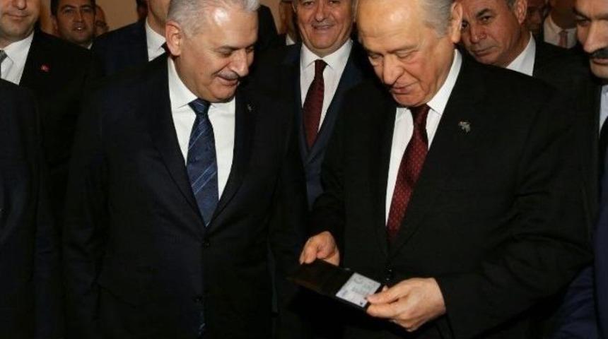 Başbakan Yıldırım&rsquo;dan Mhp Genel Başkanı Bah&ccedil;eli&rsquo;ye Yeni Kimlik Jesti