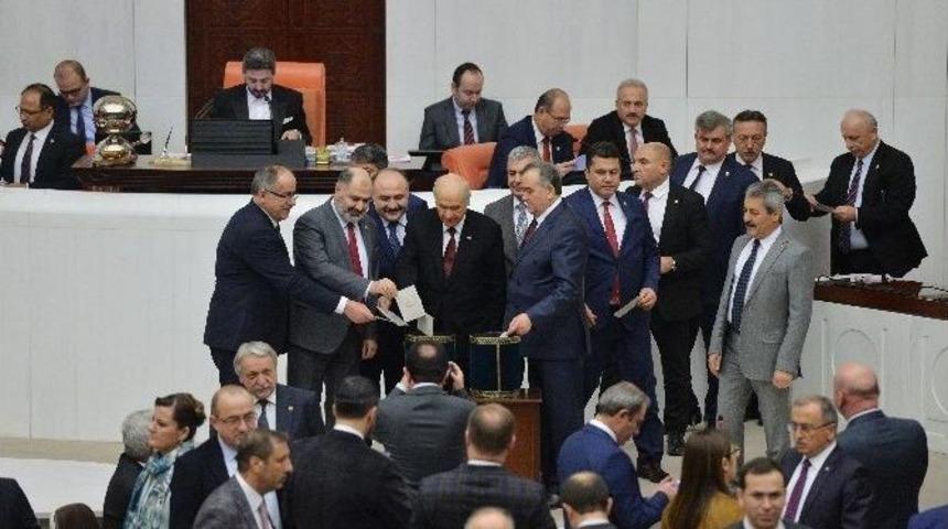 Anayasa Değişikliği Teklifinin 18. Maddesi 344 Oyla Kabul Edildi