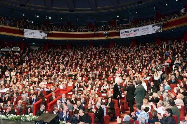 Nazım Hikmet 115'inci Yaş Gününde Denize Karanfiller Bırakılarak Anıldı(Ek Bilgilerle)