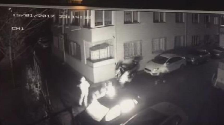 - Ara&ccedil; Kundaklama Anı G&uuml;venlik Kamerasına Yansıdı