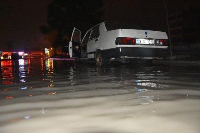 İzmir de Sağanak Yağış Etkili Oldu 2