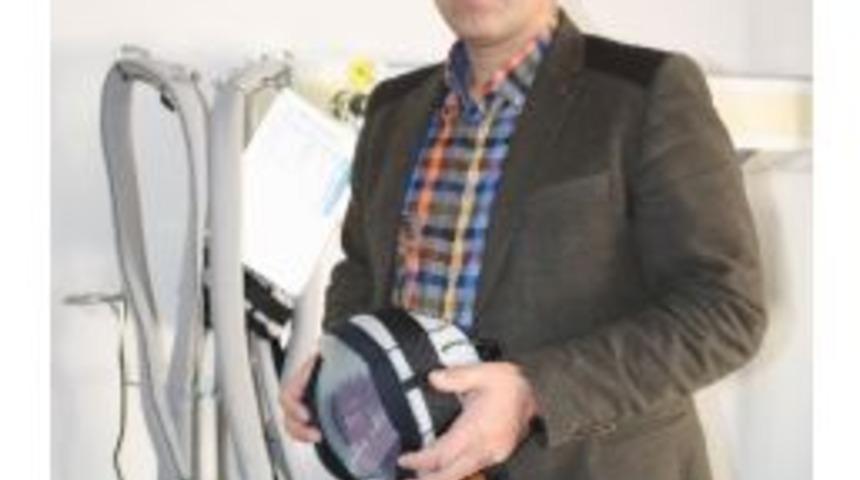 (&ouml;zel Haber) Er&uuml;&rsquo;de Sa&ccedil; D&ouml;k&uuml;lmesini Engelleyen Cihaz Kemoterapi Alan Hastalara Umut Oluyor