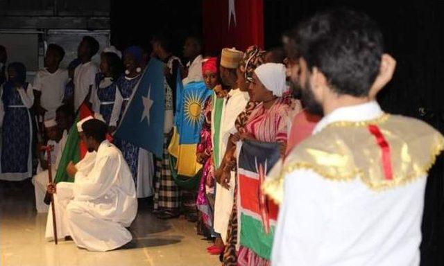 Ydü Afrika’nın Canlı Renklerine Büründü