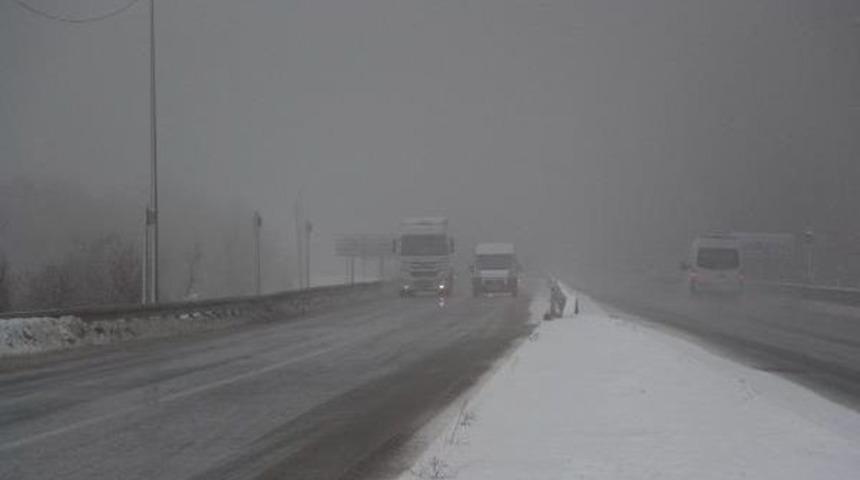 Bolu Dağı&rsquo;Nda Kar Ve Sis Ulaşımı Yavaşlattı