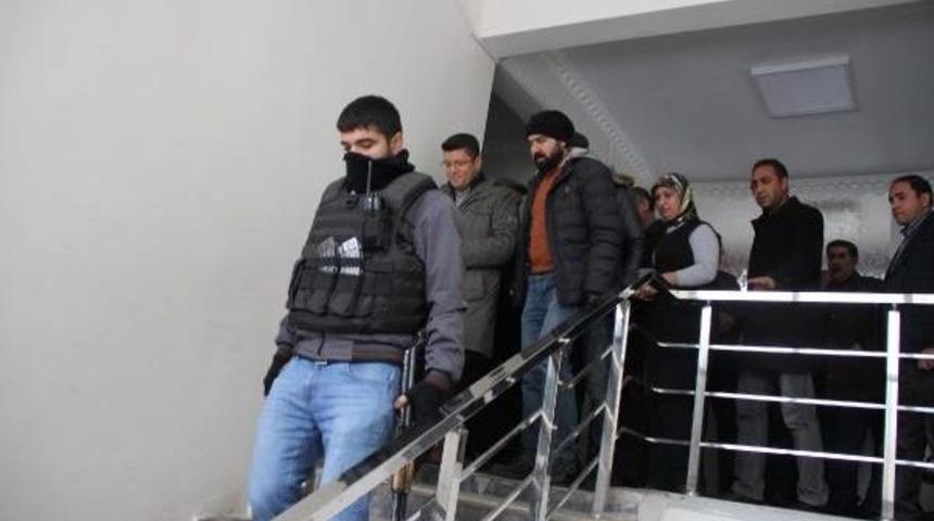 Muradiye Belediye Başkanı Dbp'li Tun&ccedil; G&ouml;zaltına Alındı