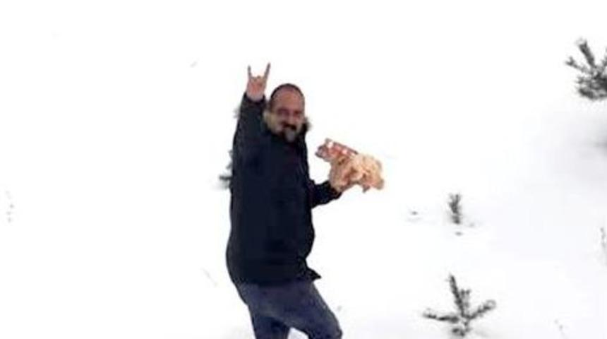 &Uuml;lk&uuml;c&uuml;ler, A&ccedil; Kalan Yaban Hayvanları İ&ccedil;in Doğaya Yem Bıraktı