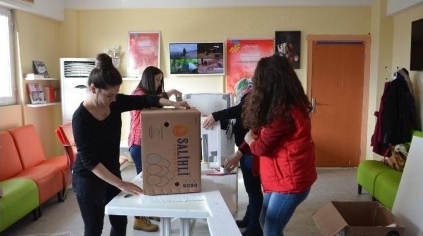 Kulalı Gen&ccedil;ler Sokak Hayvanları İ&ccedil;in Barınak Yaptı