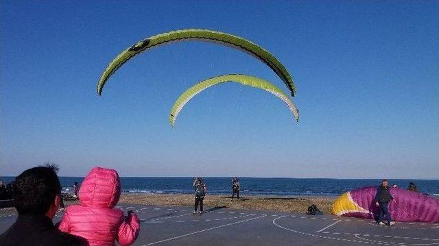 Samsun Sahilleri Yamaç Paraşütleri İle Renklendi