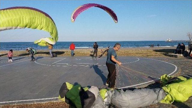 Samsun Sahilleri Yamaç Paraşütleri İle Renklendi