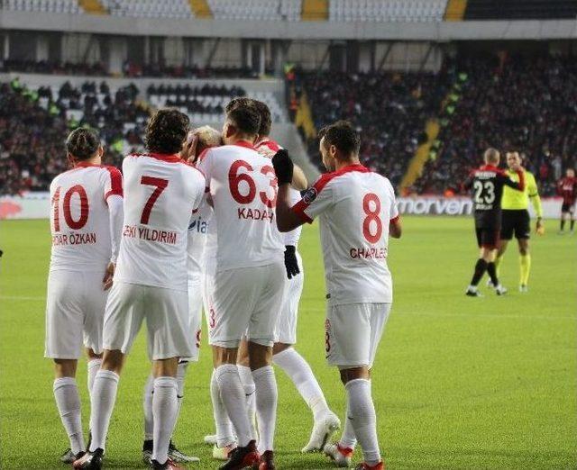 Antalyaspor Bu Sezon Bir İlki Gerçekleştirdi