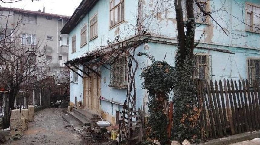 87 Yaşında Yalnız Yaşayan Şahıs Evinde &Ouml;l&uuml; Bulundu