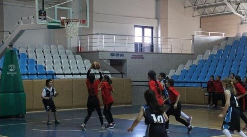 K&uuml;&ccedil;&uuml;kler Basketbol M&uuml;sabakaları Başladı
