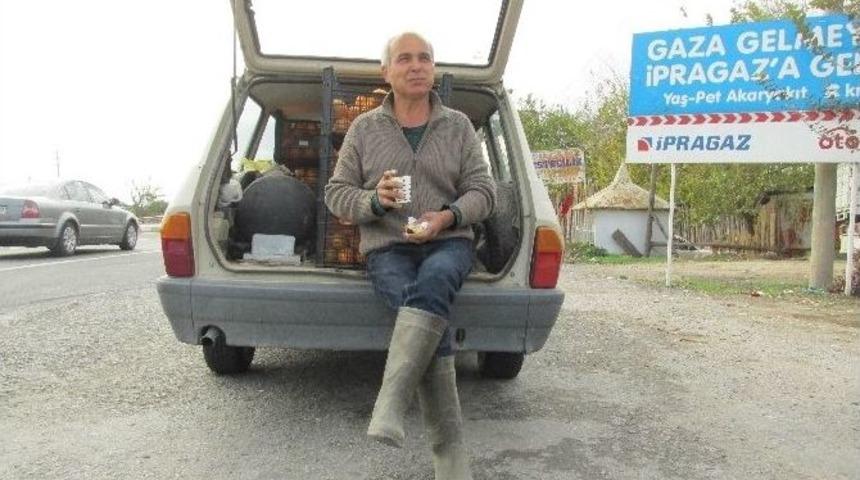 Kahraman &Ccedil;ift&ccedil;i Yorgunluk Kahvesini Polisin Elinden İ&ccedil;ti