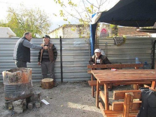 Kahraman &Ccedil;ift&ccedil;i Yorgunluk Kahvesini Polisin Elinden İ&ccedil;ti 1