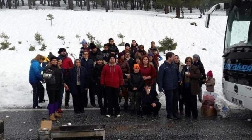 Adanalı Engellilerin Kar Sevinci