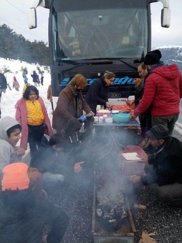 Adanalı Engellilerin Kar Sevinci