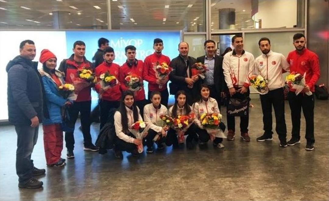 10 Ayda D&uuml;nyanın Zirvesine