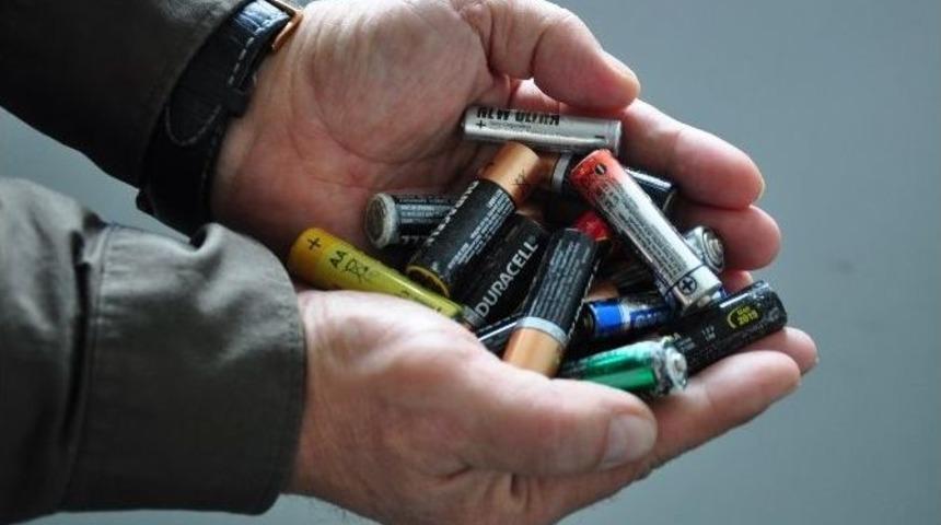 Milas&rsquo;ta Toplanamayan Piller Tehlike Yaratıyor