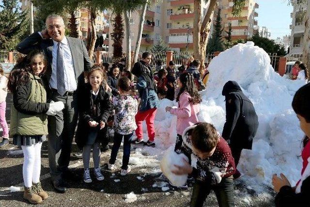 Mezitli Belediyesi ‘kar’ı Çocukların Ayağına Getirdi