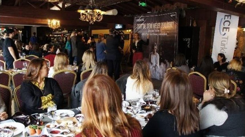 &Uuml;nl&uuml; Astrolog Zeynep Turan Espark&rsquo;ta 2017 Yılını Yorumladı