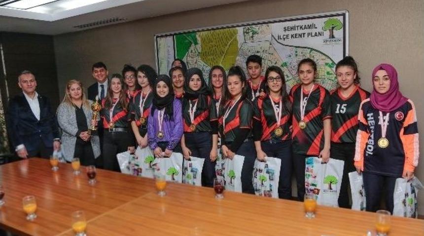 Fadıloğlu, Şampiyonları Ağırladı