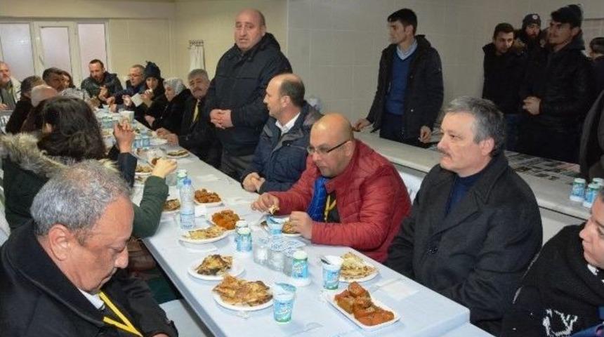 İzmit&rsquo;te Gazetecilere Mancarlı Pide İkramı