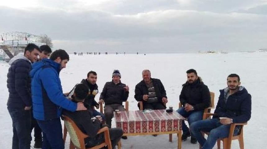 Beyşehir Gölü'nün Kıyı Kesimleri Buz Tuttu