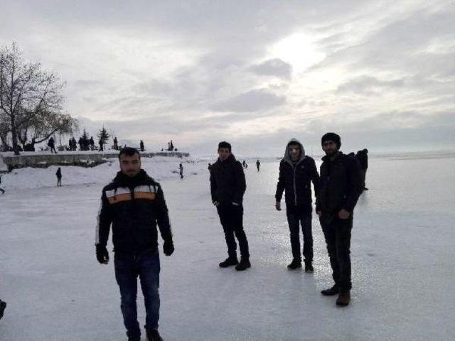 Beyşehir Gölü'nün Kıyı Kesimleri Buz Tuttu