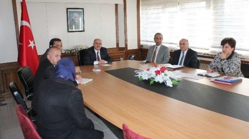 Vali Peynircioğlu Vatandaşı Tek Tek Dinliyor