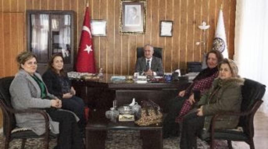 T&uuml;rk Kadınlar Birliği Erzurum Şubesi, Rekt&ouml;r &Ccedil;omaklı&rsquo;yı Ziyaret Etti