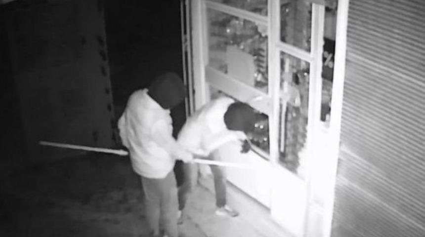 Hırsızlar G&uuml;venlik Kameralarına Yakalandı