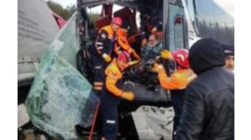 Afyonkarahisar&rsquo;da Zincirleme Trafik Kazası (3)