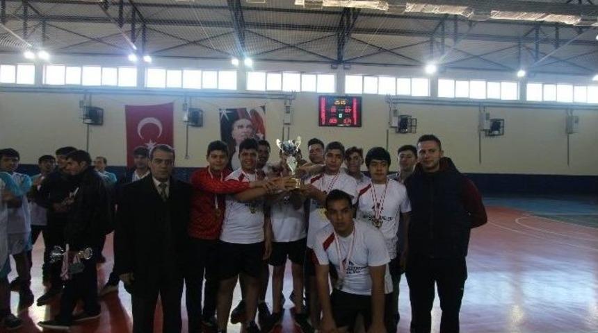 Gen&ccedil;lerde Hentbolun Şampiyonları Belli Oldu