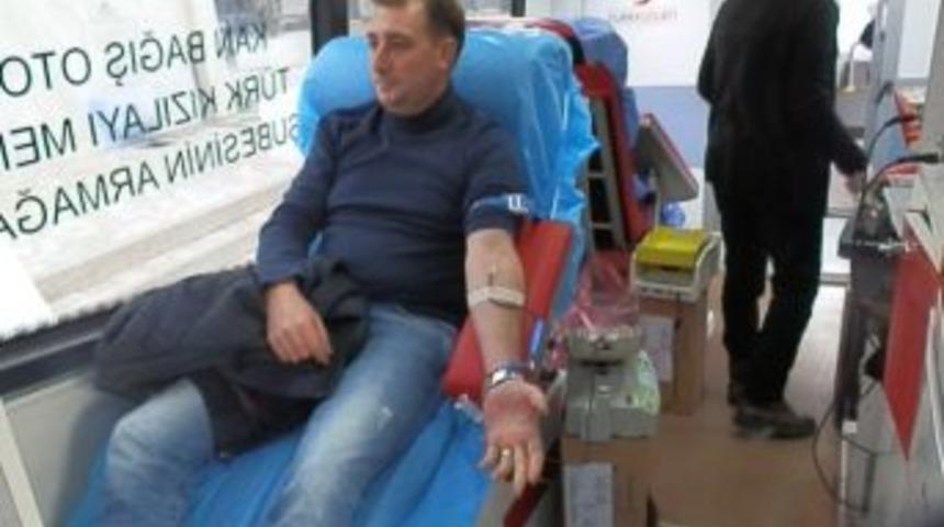 Fo&ccedil;a&rsquo;dan Kızılay&rsquo;a 41 &Uuml;nite Kan Bağışı