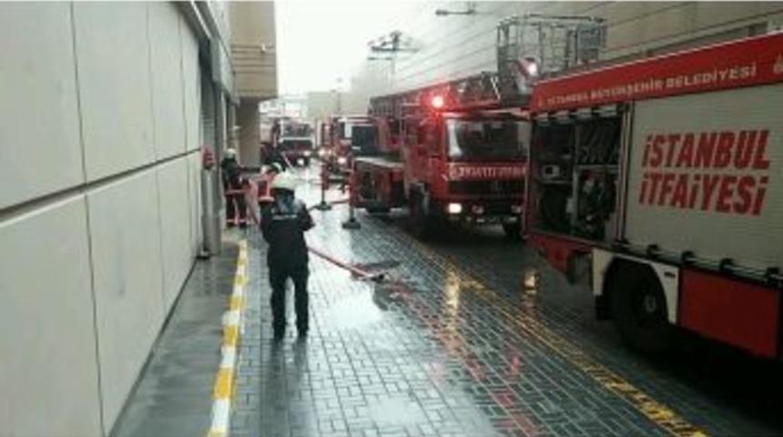 Avm Mutfağında Yangın Alarmı