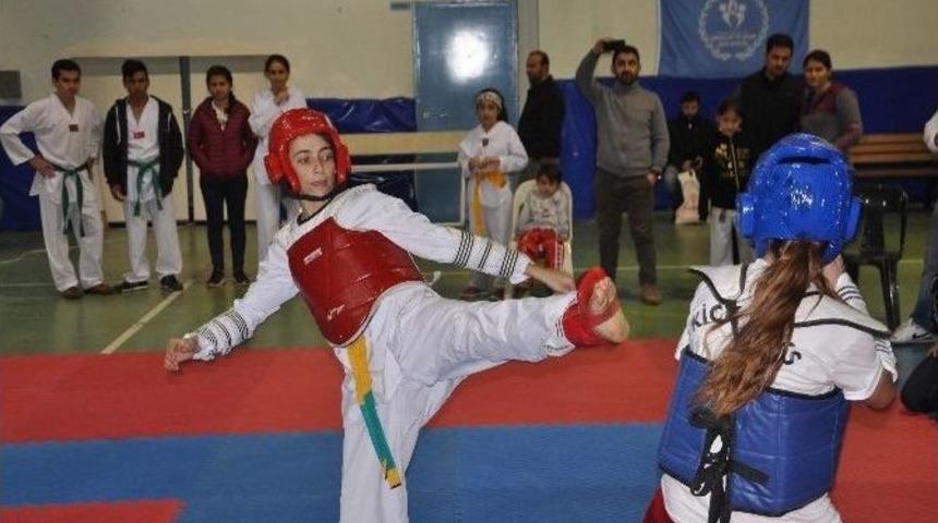 Finike&rsquo;de Tekvando Turnuvası D&uuml;zenlendi