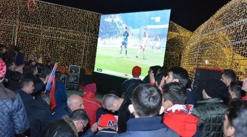 Büyükşehir, Deplasman Yasağını Dev Ekranla Aştı