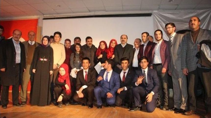 Ak Partili Gen&ccedil;lerden &lsquo;15 Temmuz&rsquo; Konulu Şiir Dinletisi