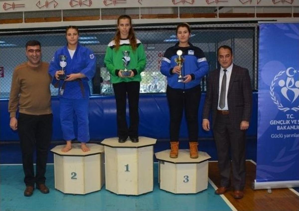 Manisa B&uuml;y&uuml;kşehir Judoda Rakip Tanımıyor