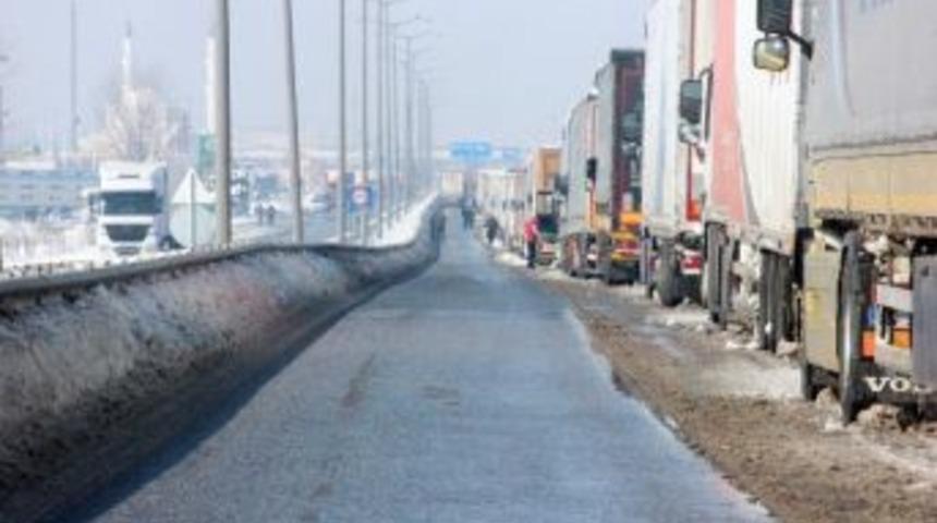 Kapıkule&rsquo;de Tır Kuyruğu 13 Kilometreye D&uuml;şt&uuml;