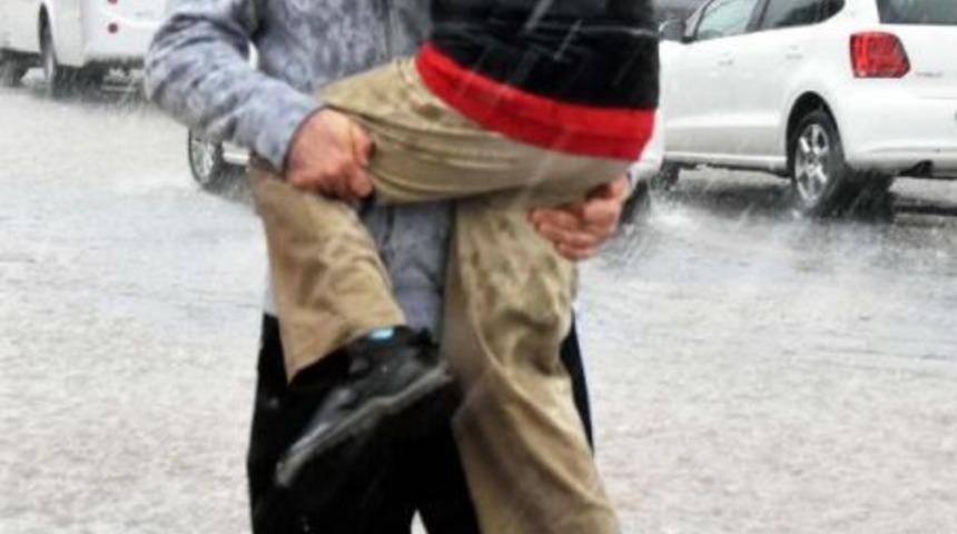 Bodrum'da &Ouml;nce Lodos Ardından Yağmur