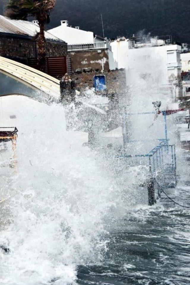 Bodrum da &Ouml;nce Lodos Ardından Yağmur 1