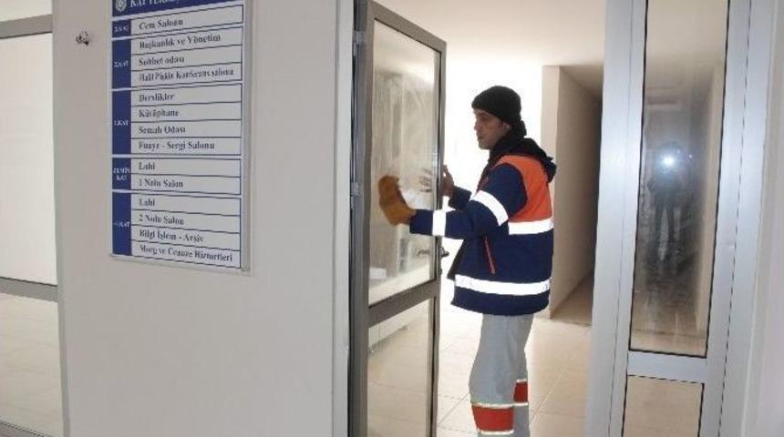 Adana B&uuml;y&uuml;kşehir Cemevlerini De Temizliyor