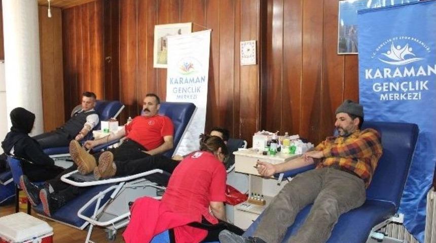 Gen&ccedil;lik Merkezi &Uuml;yelerinden Kan Bağışı