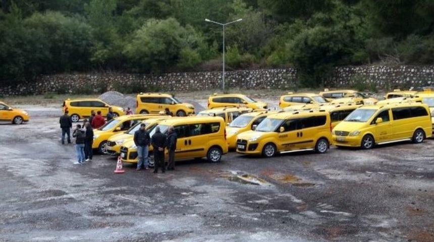 Marmaris’te Taksiciler İsyanda: Plakalar Satılık